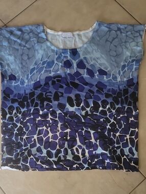 Joseph A blue and Navy Abstract Animal Print Top SZ L